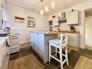 Kitchen diner- click for photo gallery